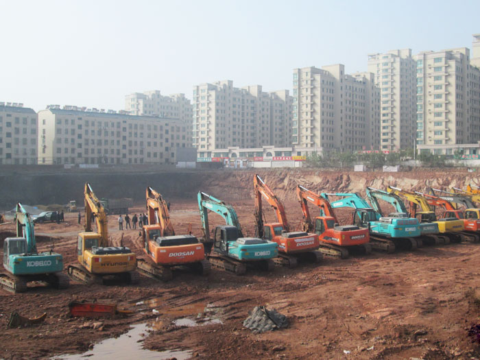 萊蕪茂業中心項目土石方開挖及外運工程